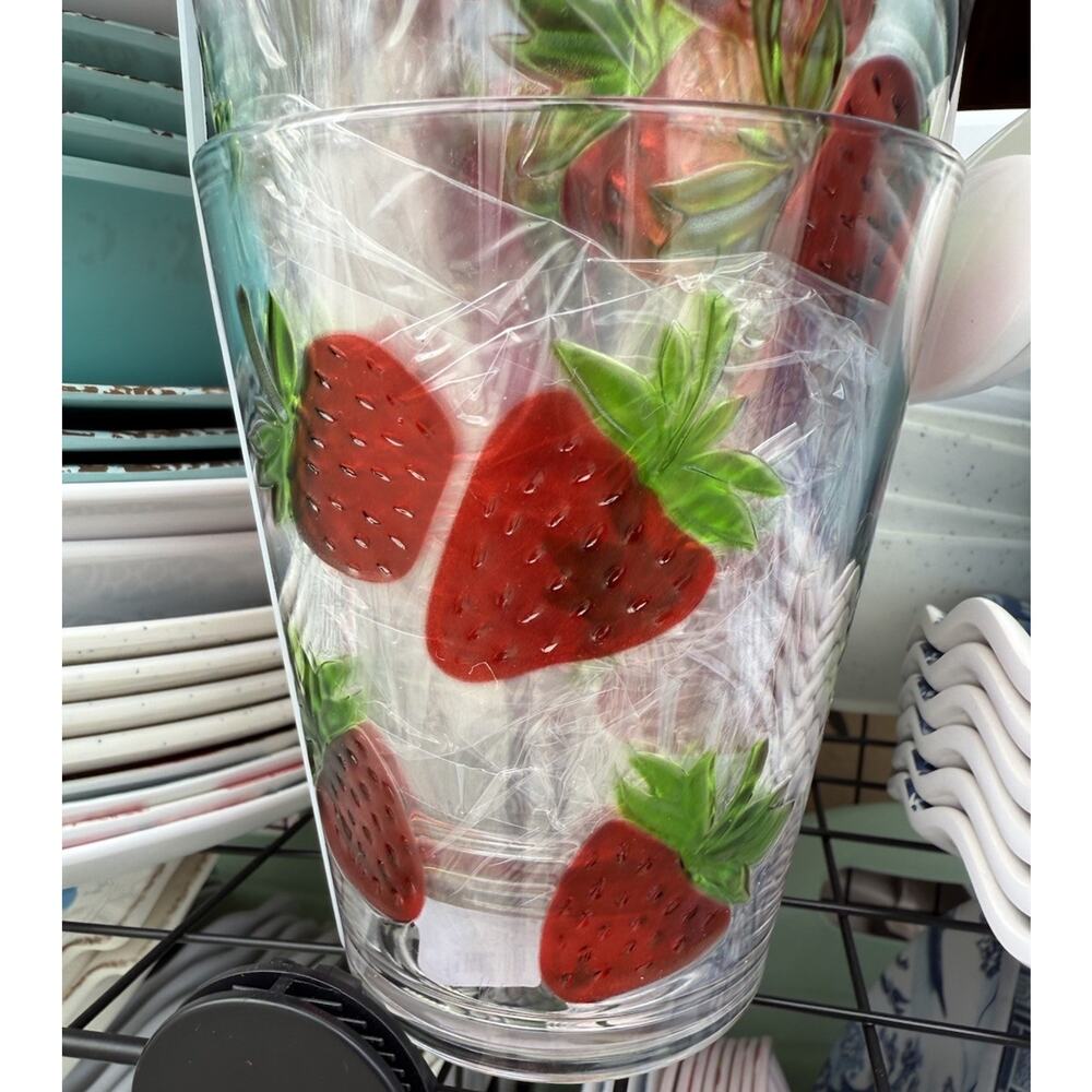 Novograts Holiday Strawberries Acrylic Cup Set of (8)